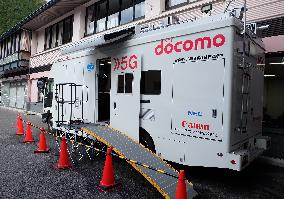 Demonstration experiment of remote medical treatment using NTT DOCOMO's 5G-compatible mobile medical vehicles